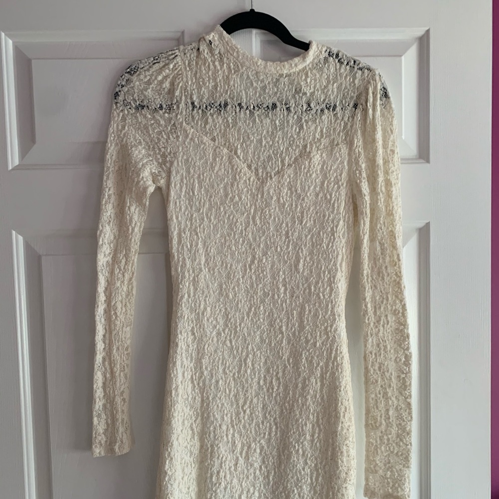 Whit lace body con dress